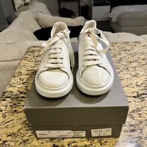 ALEXANDER MCQUEENS! Size 8.5 in womens. Buy as is.